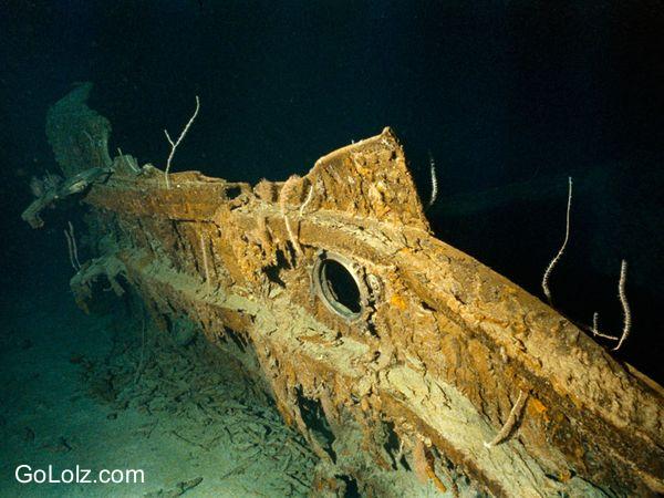 titanic-ballard-field-Real-Titanic-Underwater-Photos